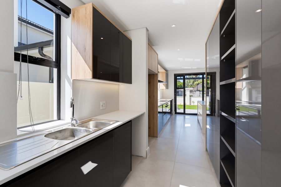 To Let 3 Bedroom Property for Rent in Pinelands Western Cape